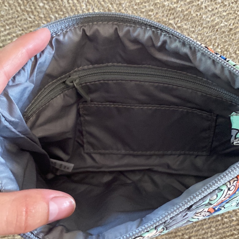 NWOT Vera Bradley wristlet - Picture 4 of 4